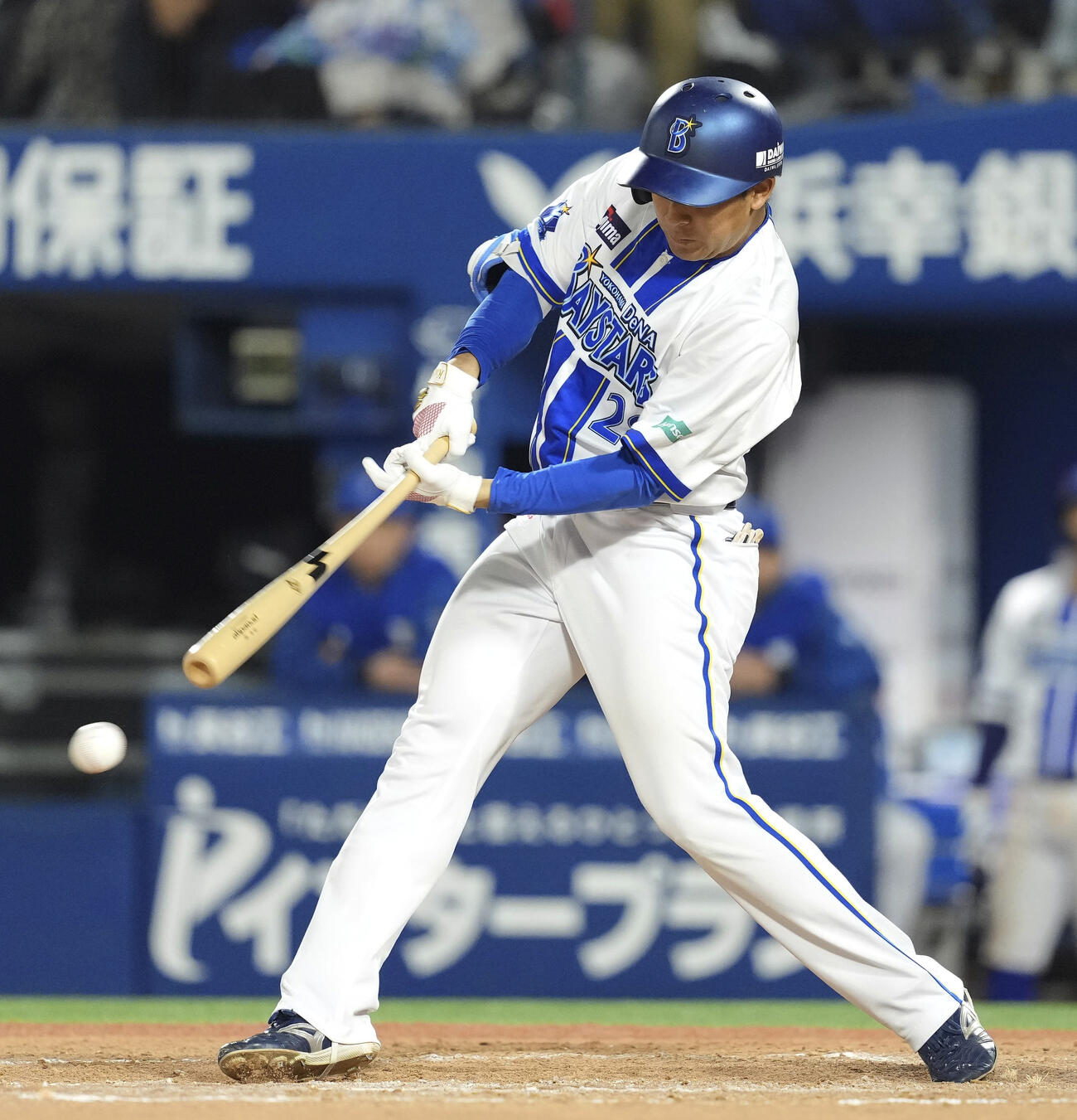 8回DeNA2死一、二塁、勝又が決勝打となる右前打を放つ＝横浜