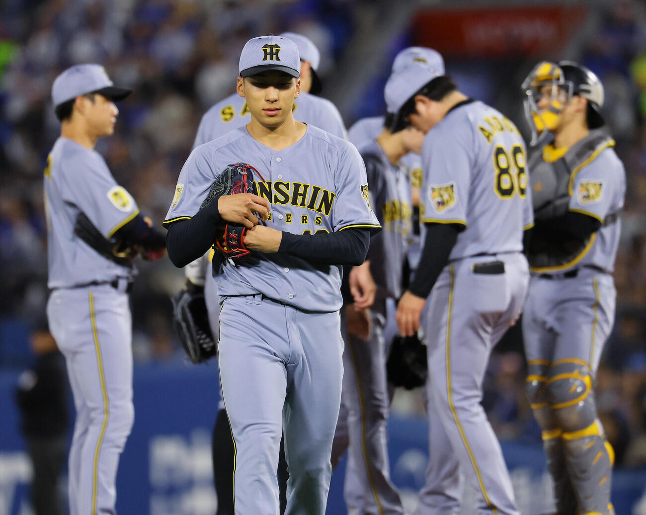 DeNA対阪神　5回途中、降板する阪神茨木秀俊（撮影・藤尾明華）