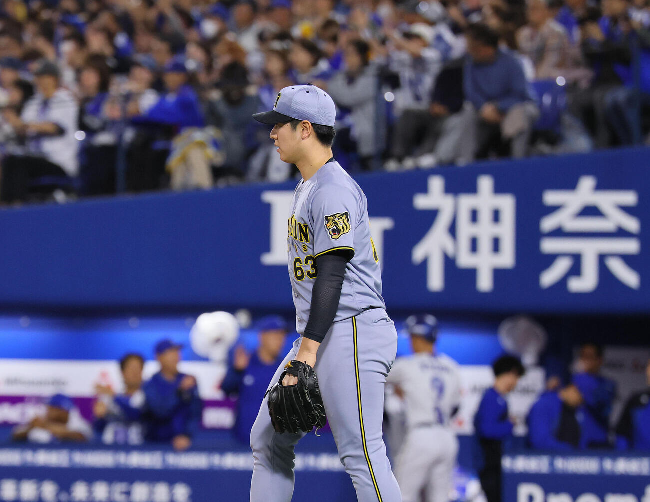 DeNA対阪神　6回裏DeNA1死一、三塁、代打宮崎敏郎に右犠飛を許した石黒佑弥（撮影・藤尾明華）