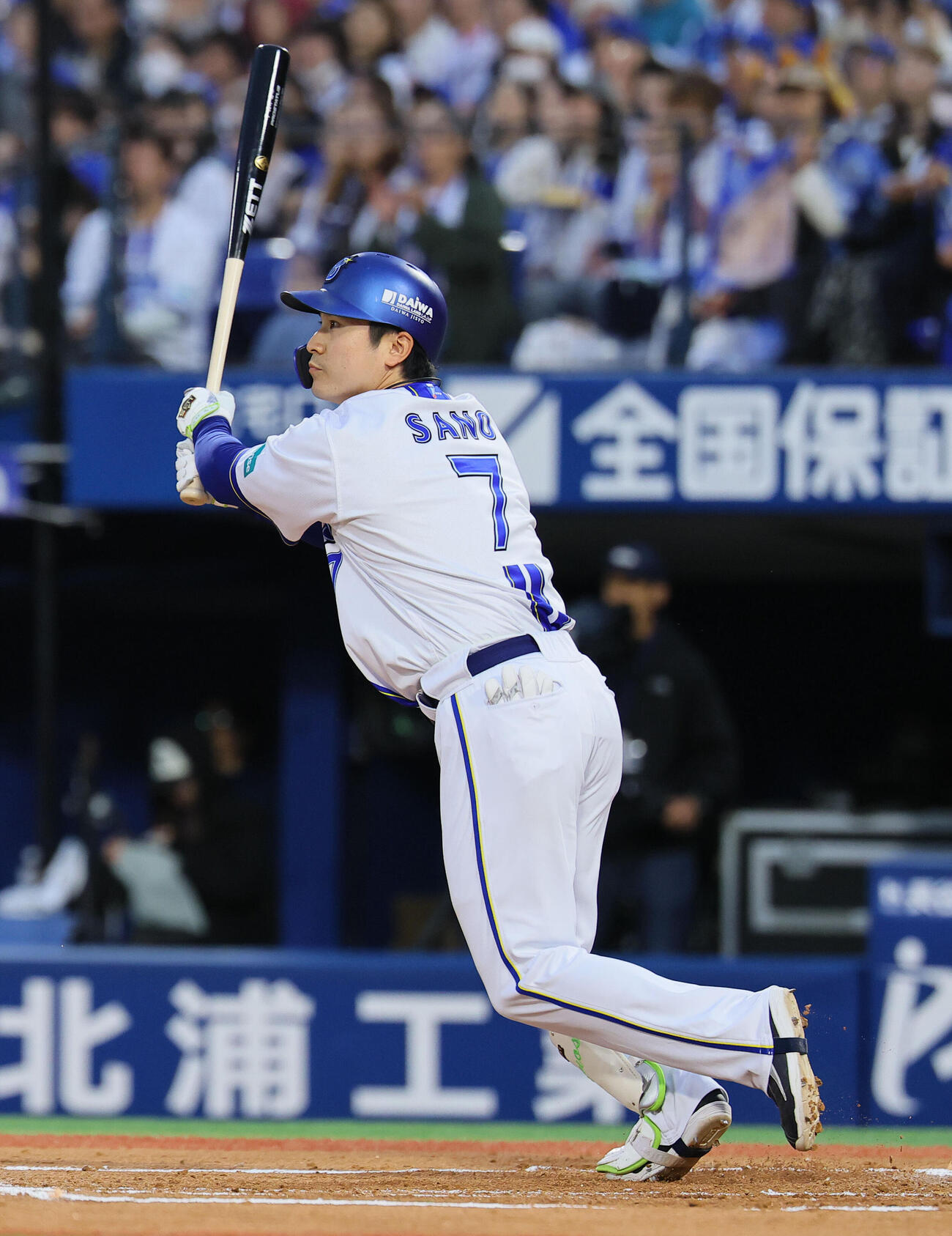 DeNA対阪神　1回裏DeNA1死二、三塁、佐野恵太は中前に2点適時打を放つ（撮影・藤尾明華）