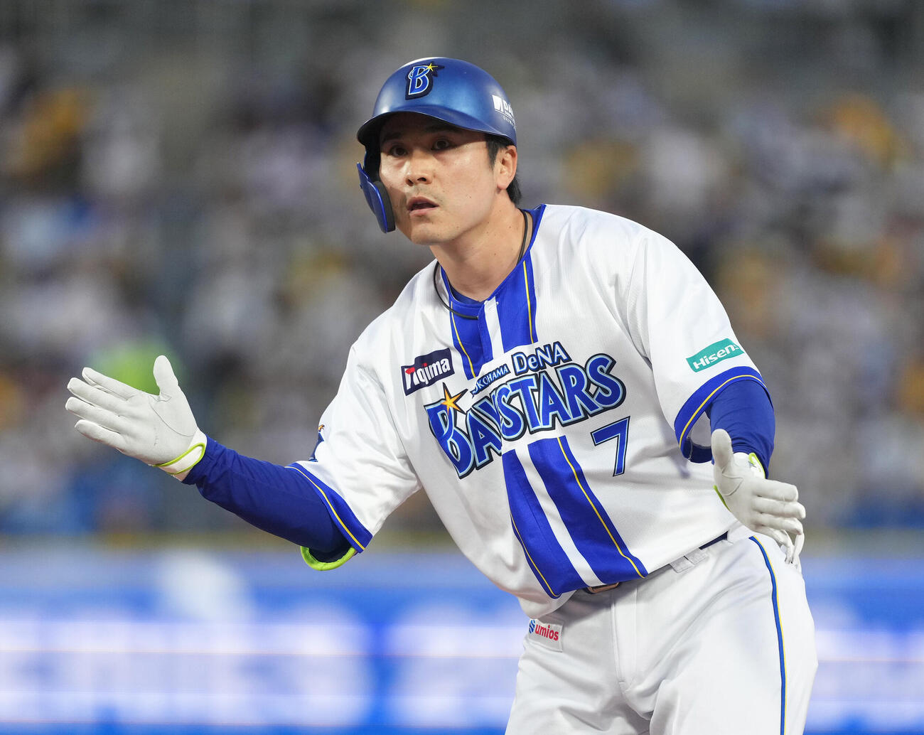 DeNA対阪神　1回裏DeNA1死二、三塁、佐野恵太は先制2点適時打を放つ（撮影・足立雅史）