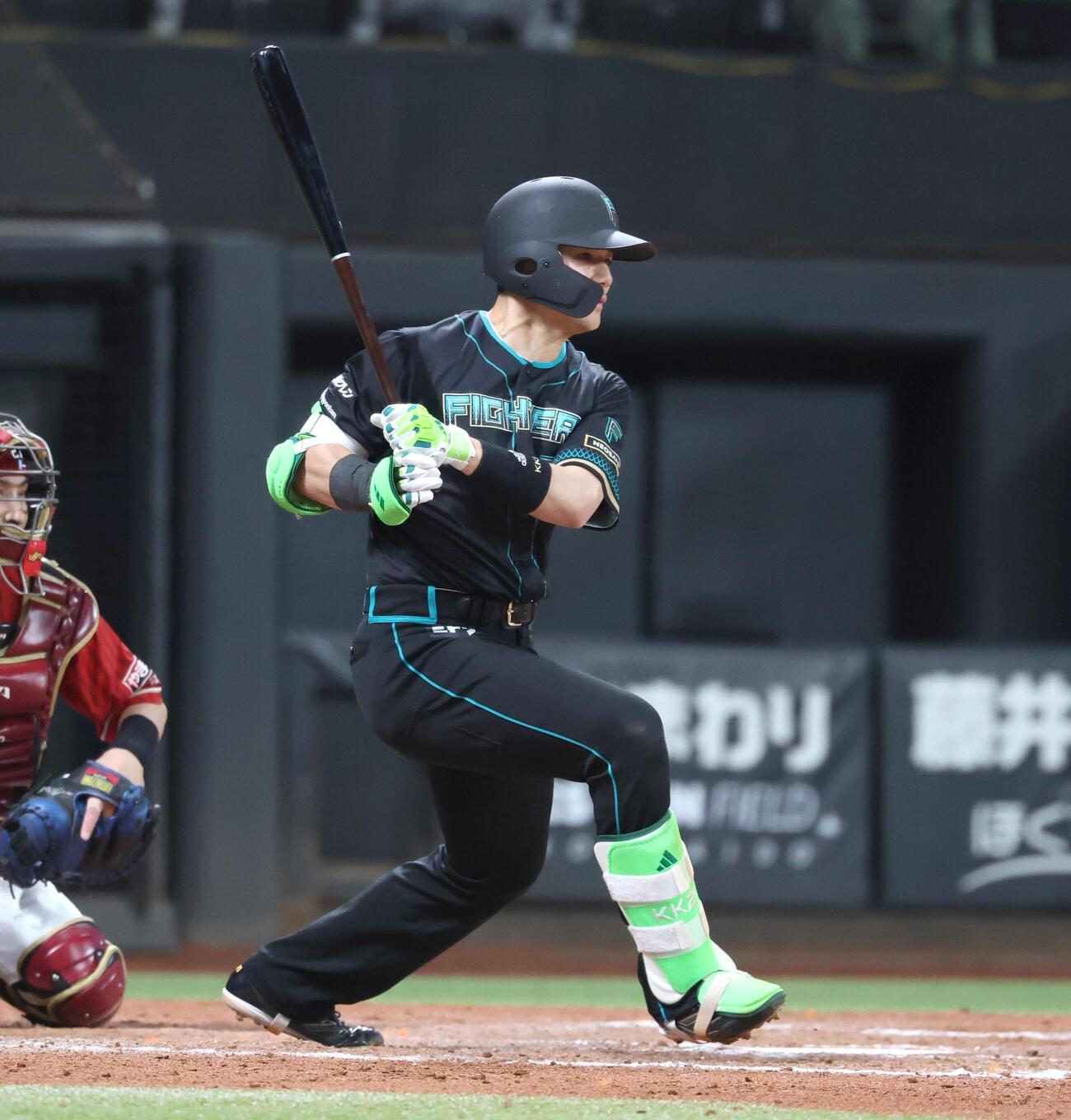 日本ハム対楽天　8回裏日本ハム1死一、二塁、適時打を放つ清宮幸太郎（撮影・黒川智章）