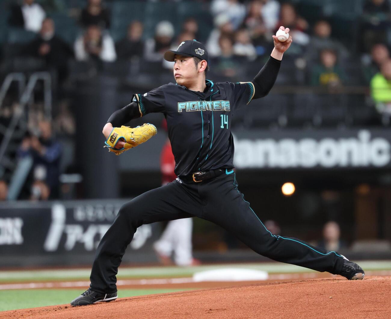 日本ハム対楽天　日本ハム先発の加藤貴之（撮影・黒川智章）