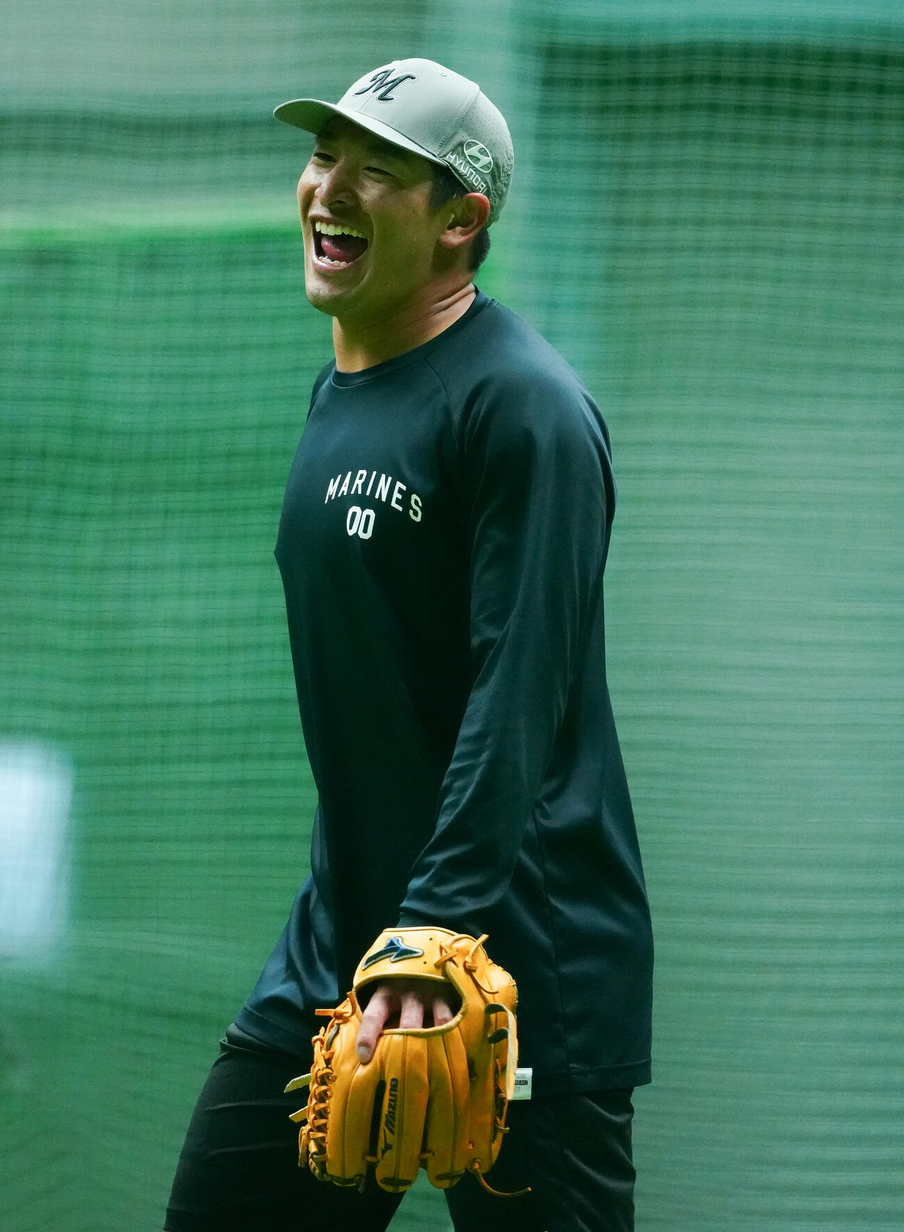 ロッテ対オリックス　雨天中止　練習の合間に笑顔のロッテ池田来翔（撮影・鈴木みどり）＝2026年4月23日