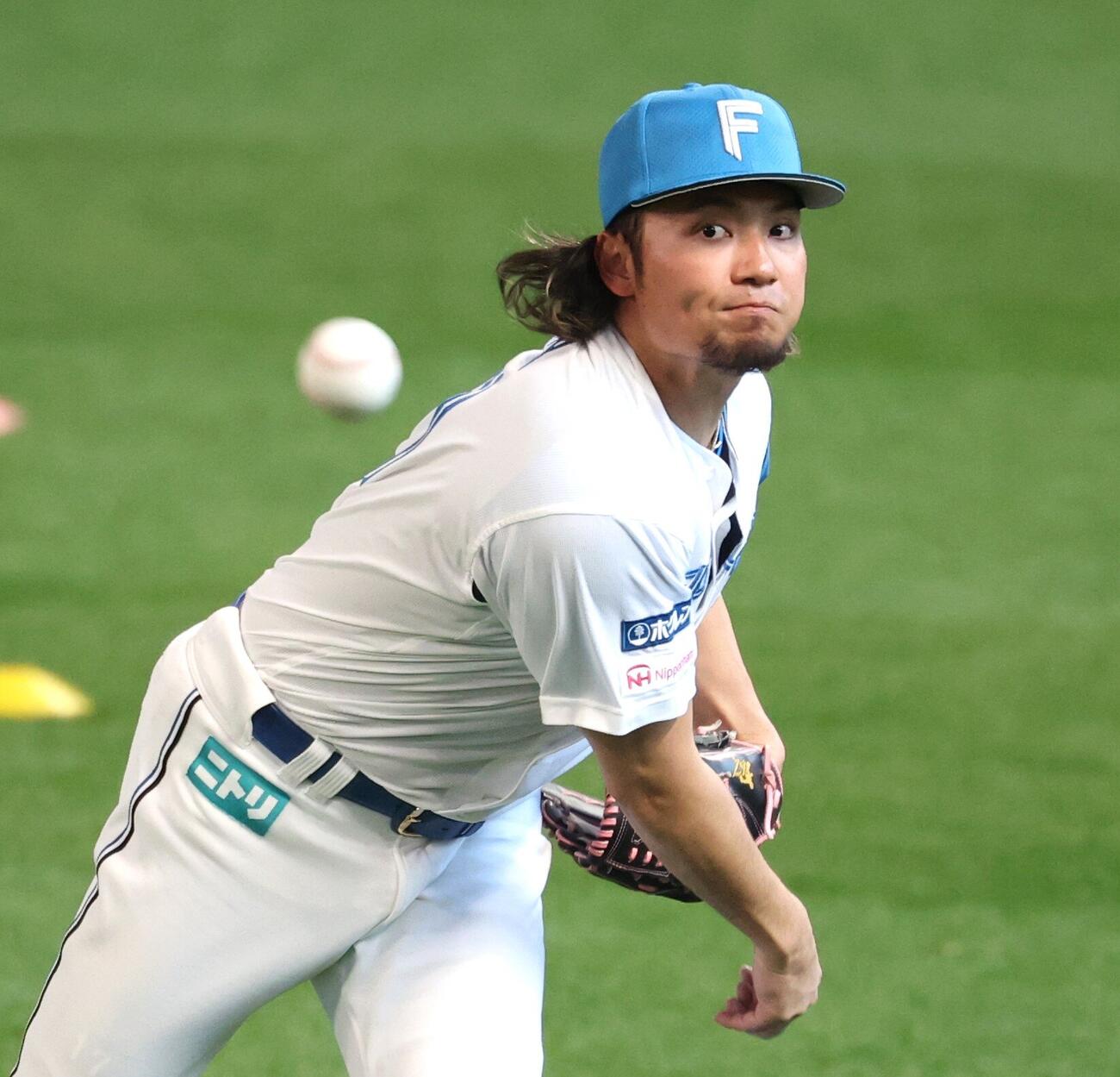 日本ハム対楽天　キャッチボールする伊藤大海（撮影・黒川智章）