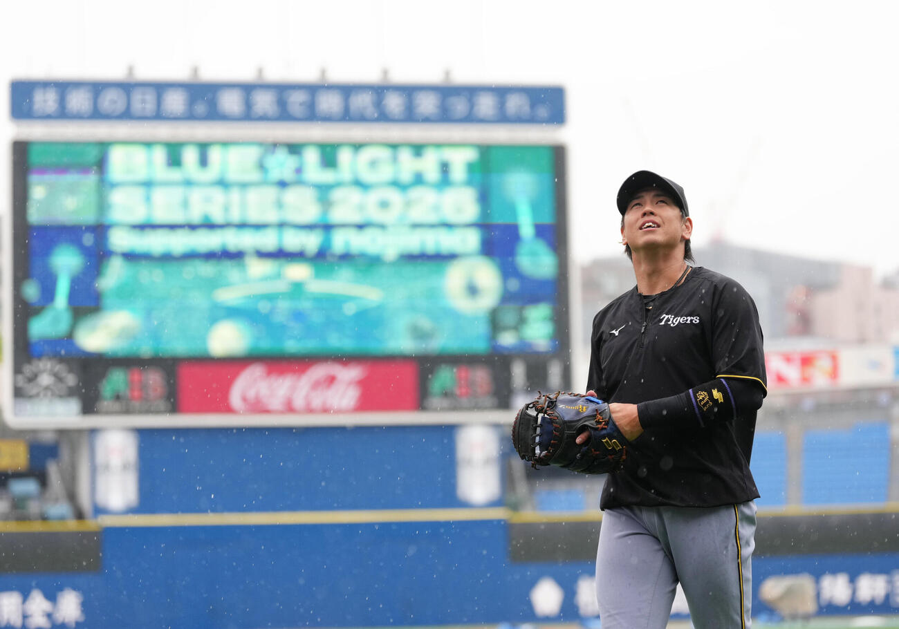 DeNA対阪神　試合が中止となった横浜スタジアムで調整する阪神梅野隆太郎（撮影・足立雅史）