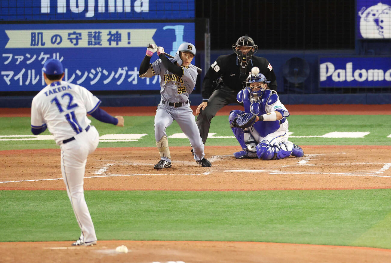 中前打を放つ福島圭音（2026年4月撮影）