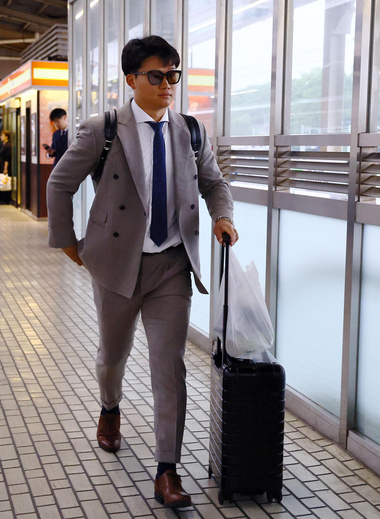 DeNA対阪神　　DeNA戦が中止となり、帰阪する阪神森下翔太（撮影・藤尾明華）