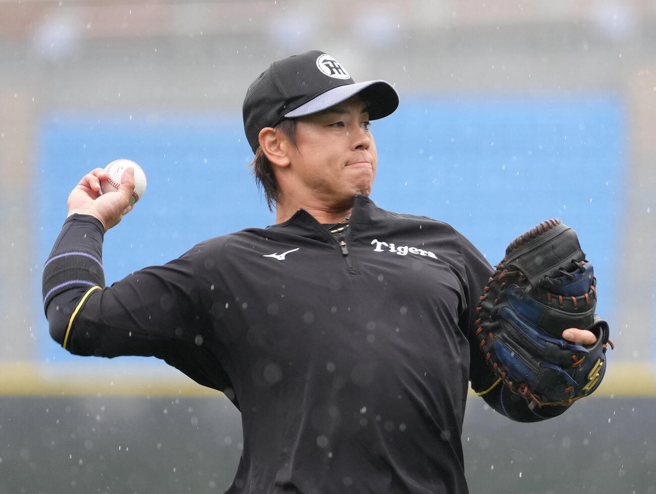 DeNA対阪神　試合が中止となった横浜スタジアムで調整する阪神梅野隆太郎（撮影・足立雅史）