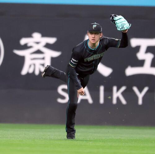 【動画】日本ハム淺間大基が体投げだしファインプレー