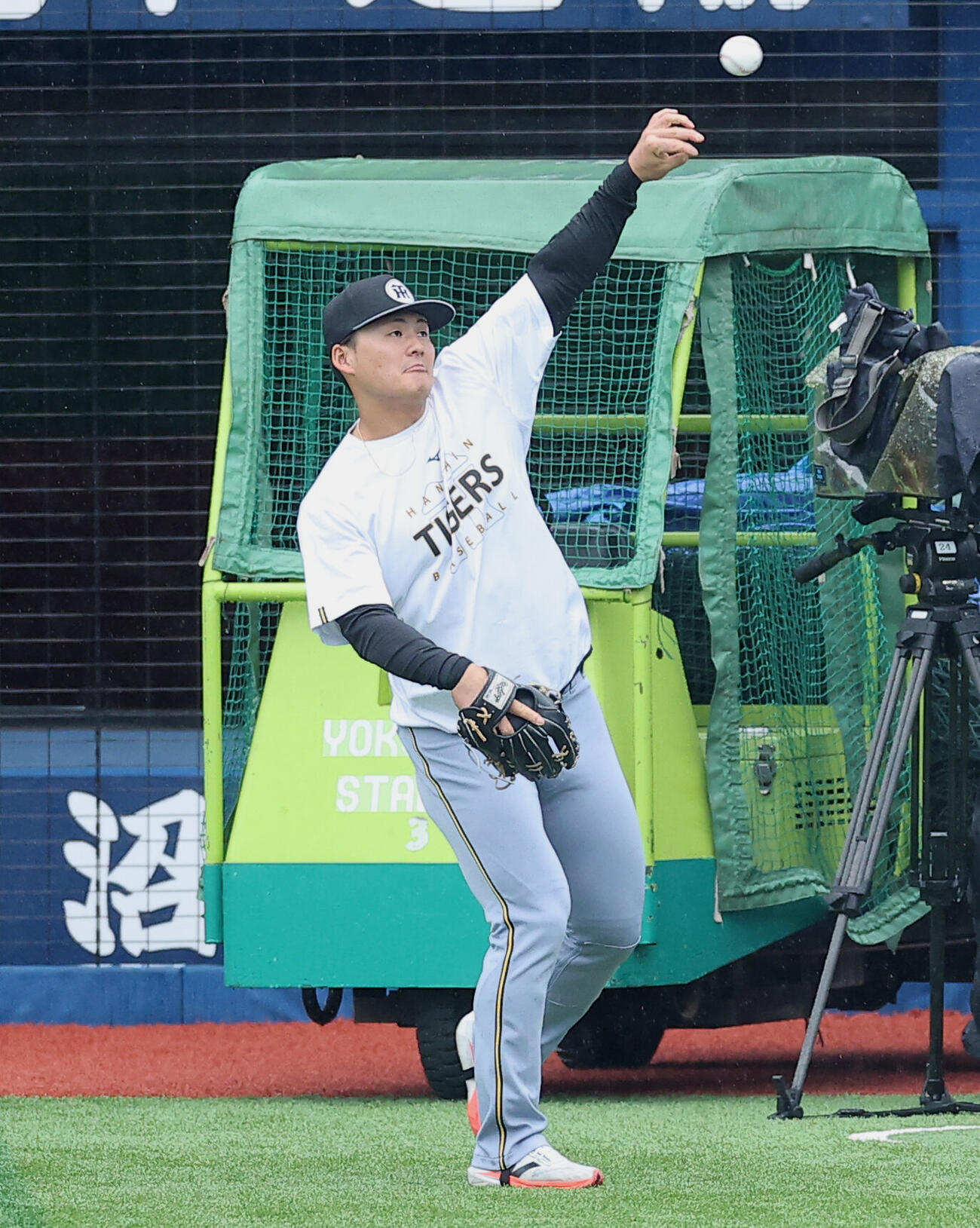 キャッチボールする阪神前川右京（撮影・河田真司）