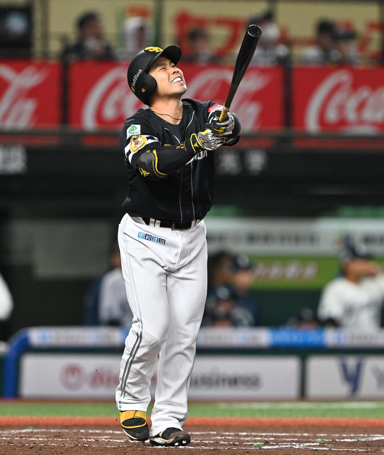 西武対ソフトバンク　7回表ソフトバンク1死一、三塁、近藤健介は犠飛を放つ（撮影・滝沢徹郎）
