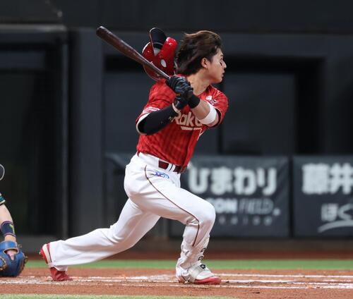 楽天】黒川史陽が勝ち越し適時打「追い込まれてたんで、なんとか気持ち