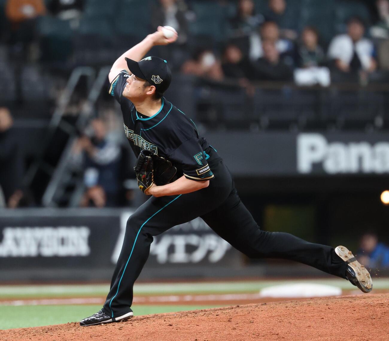 日本ハム対楽天　9回途中登板の斎藤友貴哉（撮影・黒川智章）