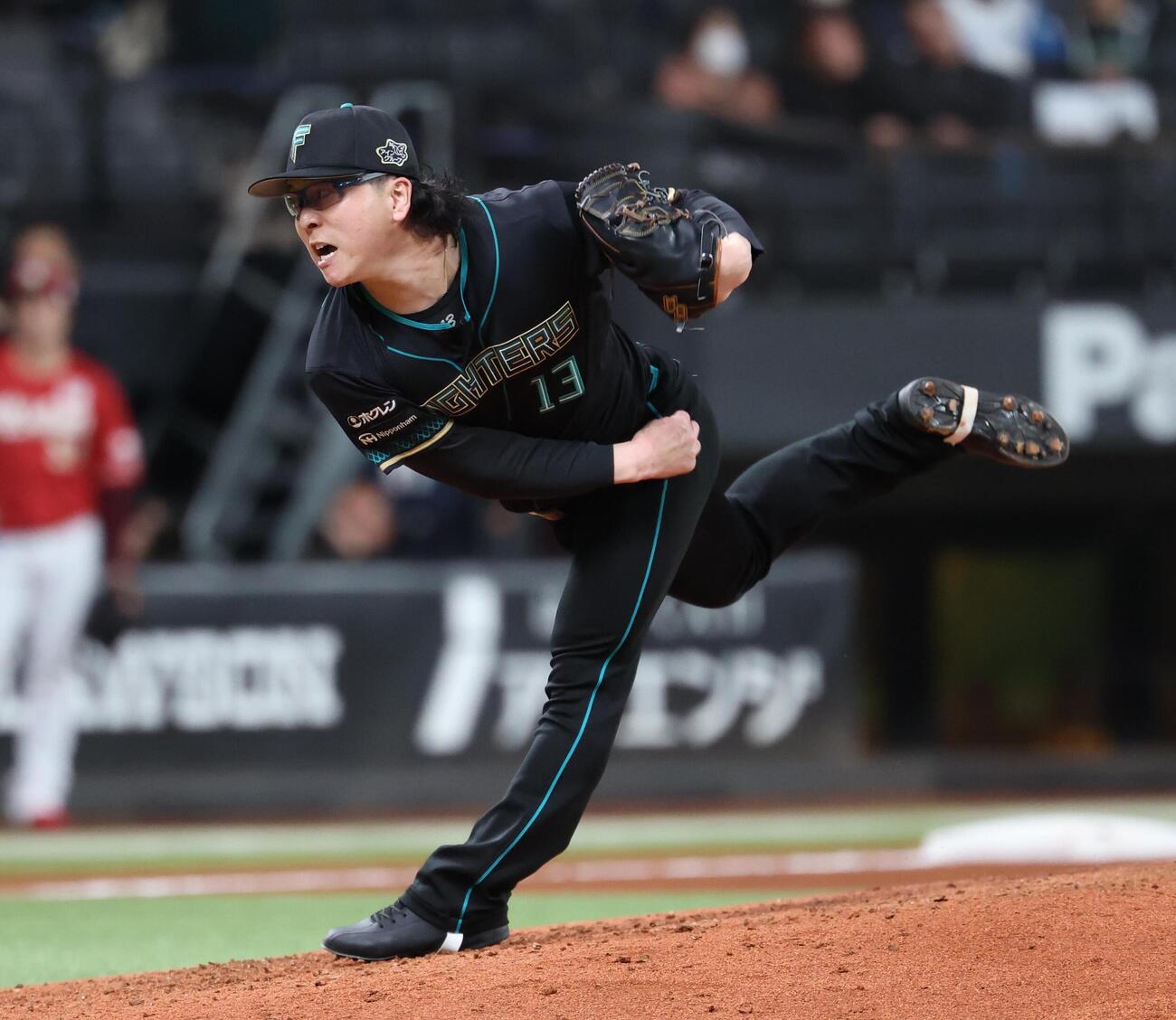 日本ハム対楽天　6回途中登板の生田目翼（撮影・黒川智章）