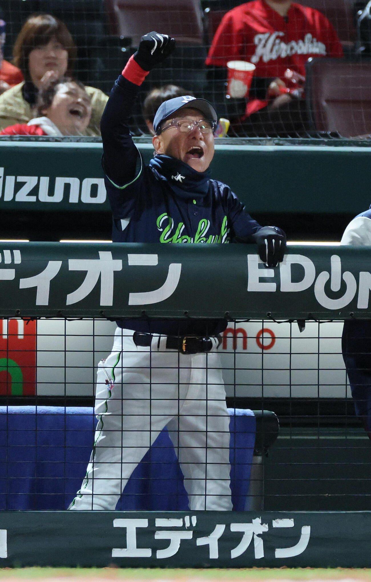 広島対ヤクルト　勝利の瞬間、大喜びのヤクルト池山隆寛監督（撮影・加藤孝規）