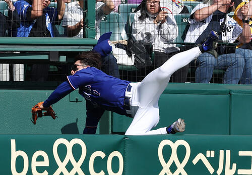 【阪神】甲子園カメラマン席に一部ネット設置「暫定的な処置として取り急ぎ」球場担当者が説明