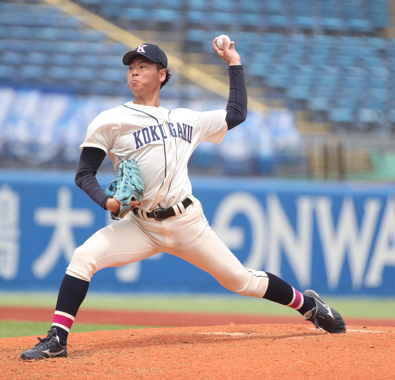 東都大学球　東洋大対国学院大　4回途中から登板した国学院大・勝本晴彦（撮影・柴田隆二）.