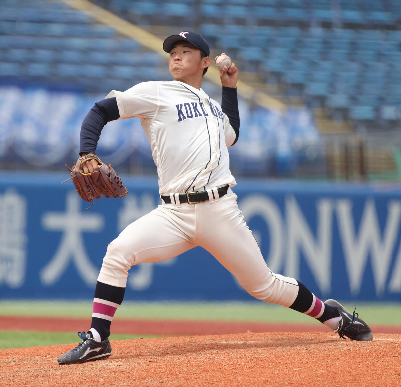 東都大学球　東洋大対国学院大　9回から登板した国学院大・冨田遼弥（撮影・柴田隆二）.