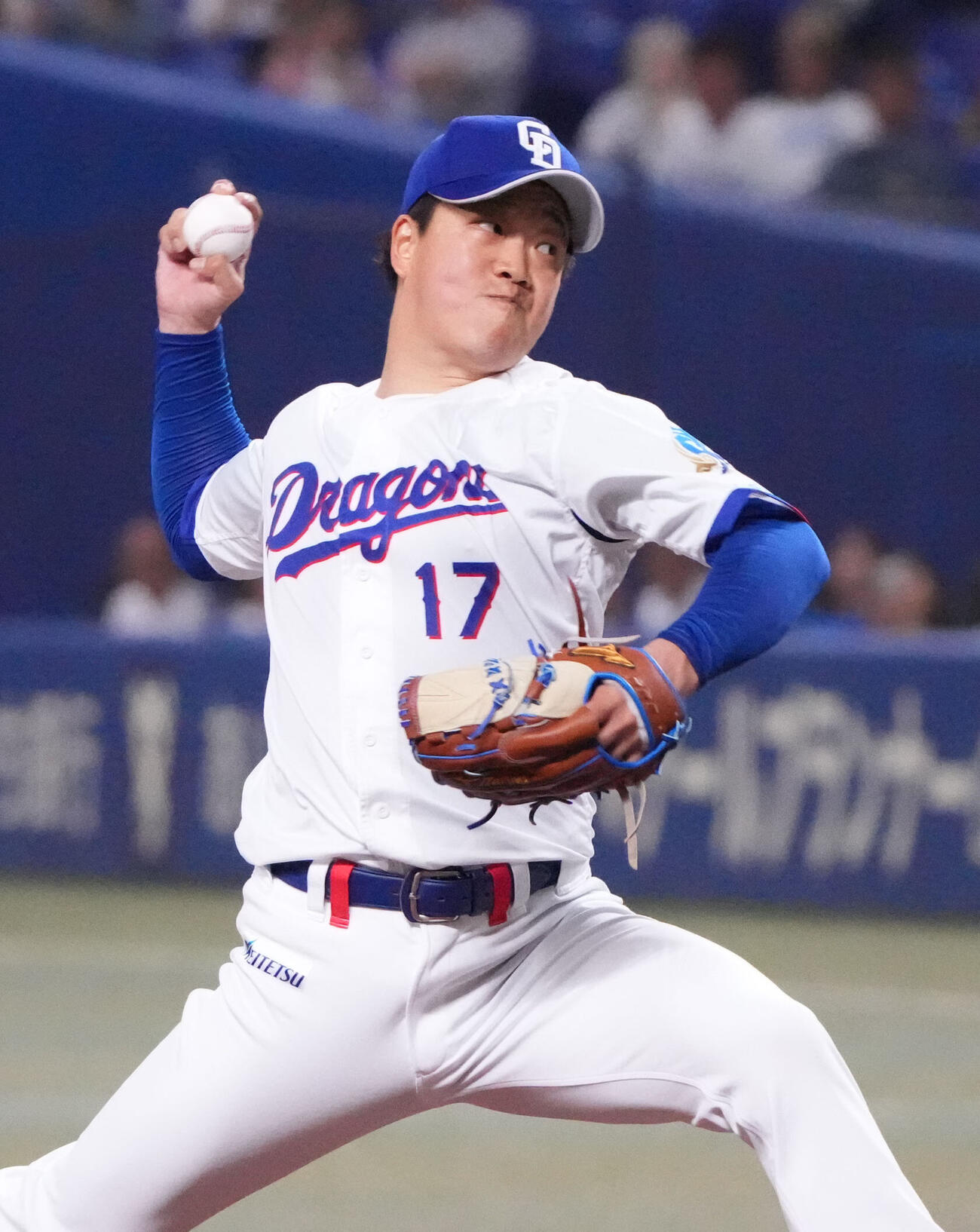 中日対ヤクルト　1回表、登板する中日先発の柳裕也（撮影・森本幸一）
