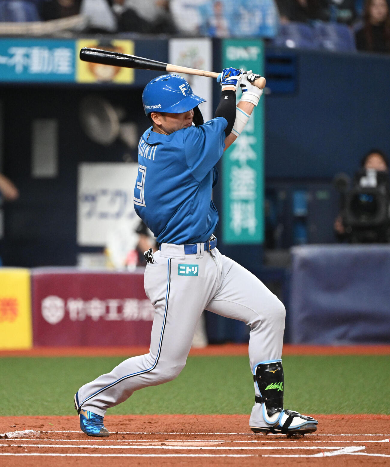 オリックス対日本ハム　1回表日本ハム2死二塁、中前適時打を放つ郡司裕也（撮影・和賀正仁）