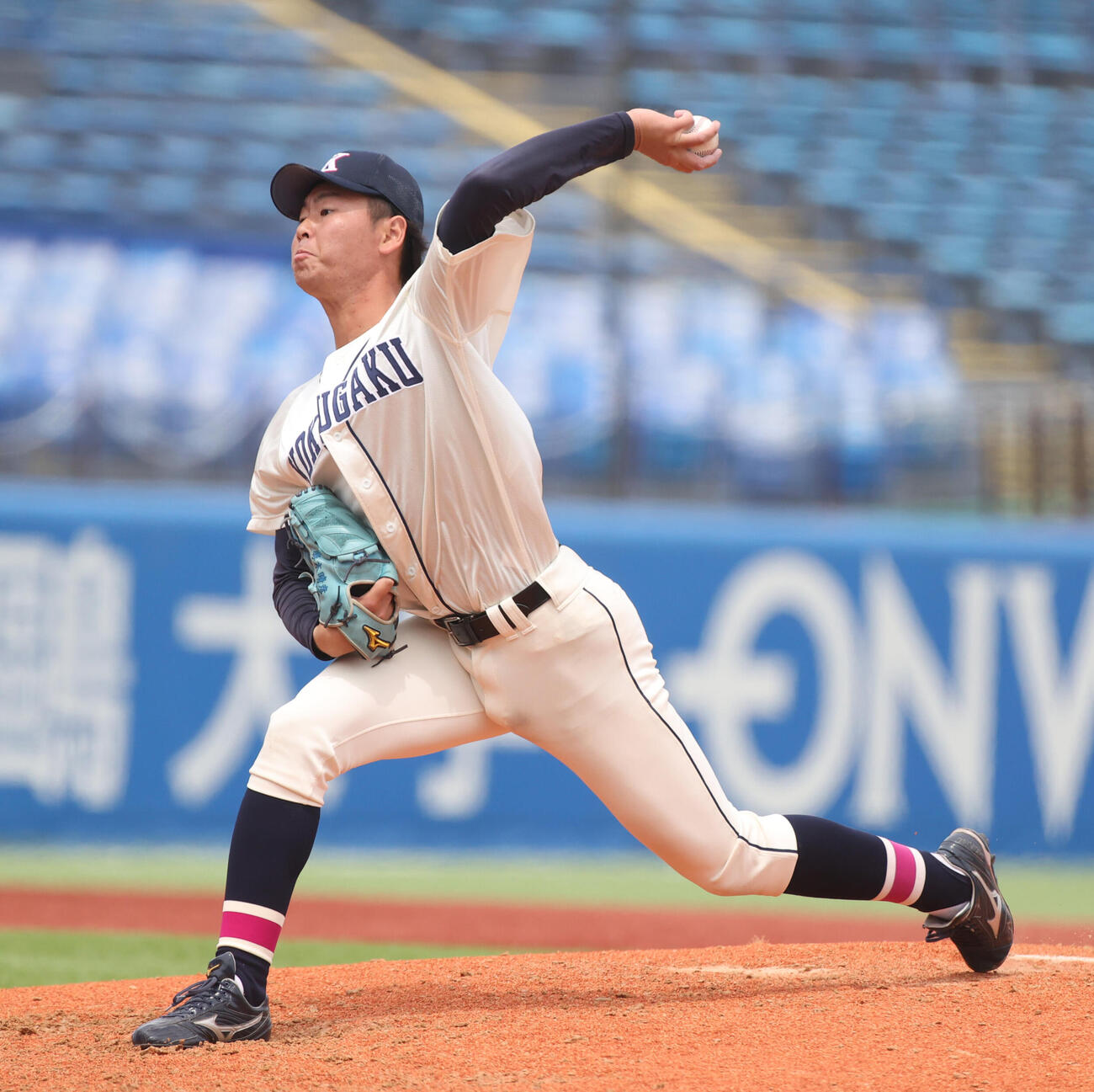 東都大学球　東洋大対国学院大　4回途中から登板した国学院大・勝本晴彦（撮影・柴田隆二）.