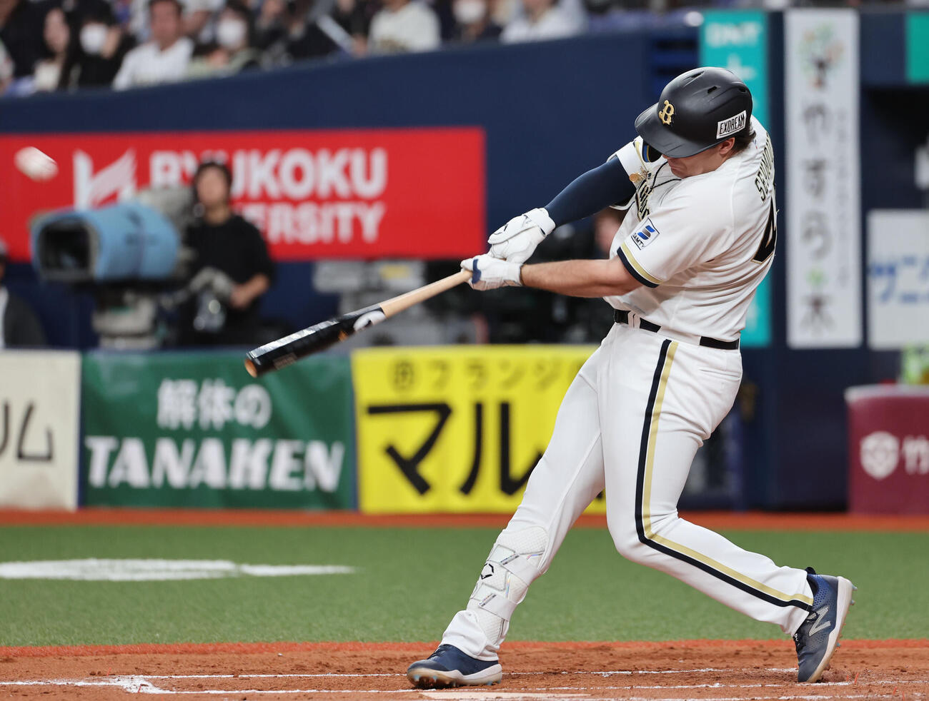 オリックス対日本ハム　7回裏オリックス2死二塁、ボブ・シーモアは右越え本塁打を放つ（撮影・西尾就之）