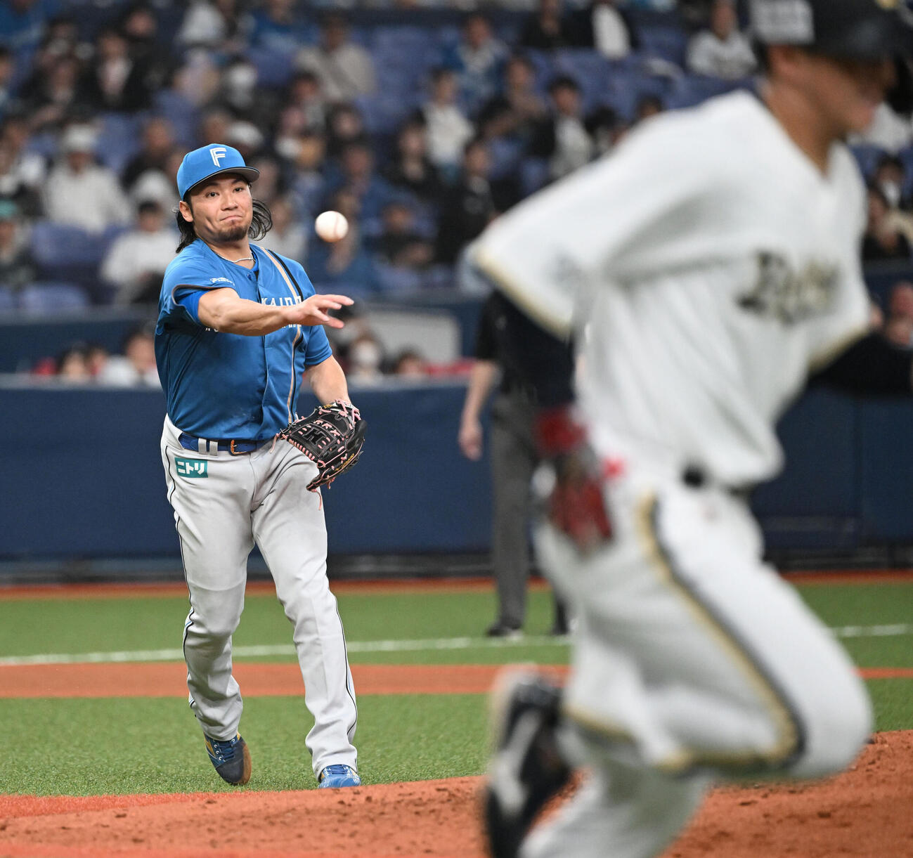 オリックス対日本ハム　6回裏オリックス1死、紅林弘太郎を投ゴロに打ち取る伊藤大海（撮影・和賀正仁）