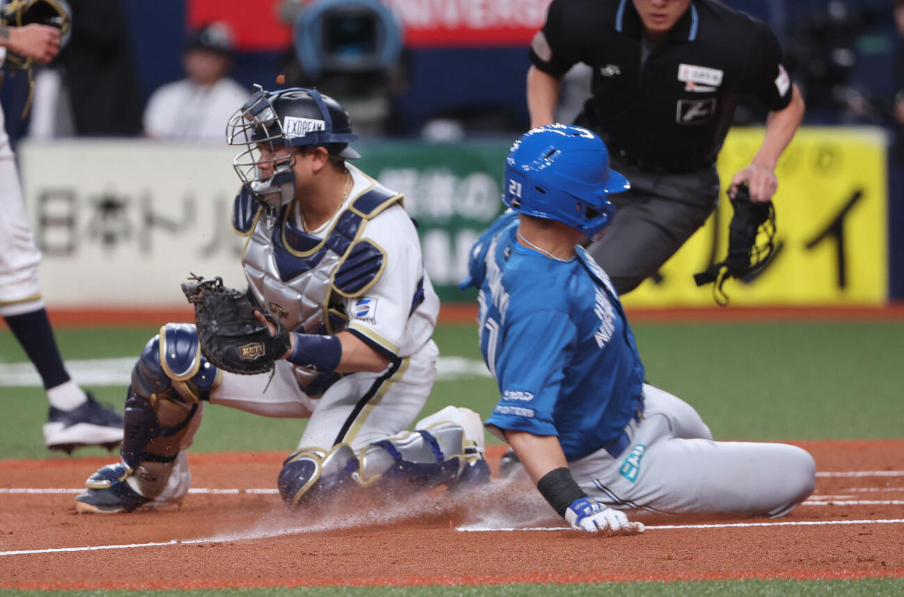オリックス対日本ハム　1回表日本ハム2死二塁、郡司の適時打で生還する二走清宮幸太郎（撮影・西尾就之）