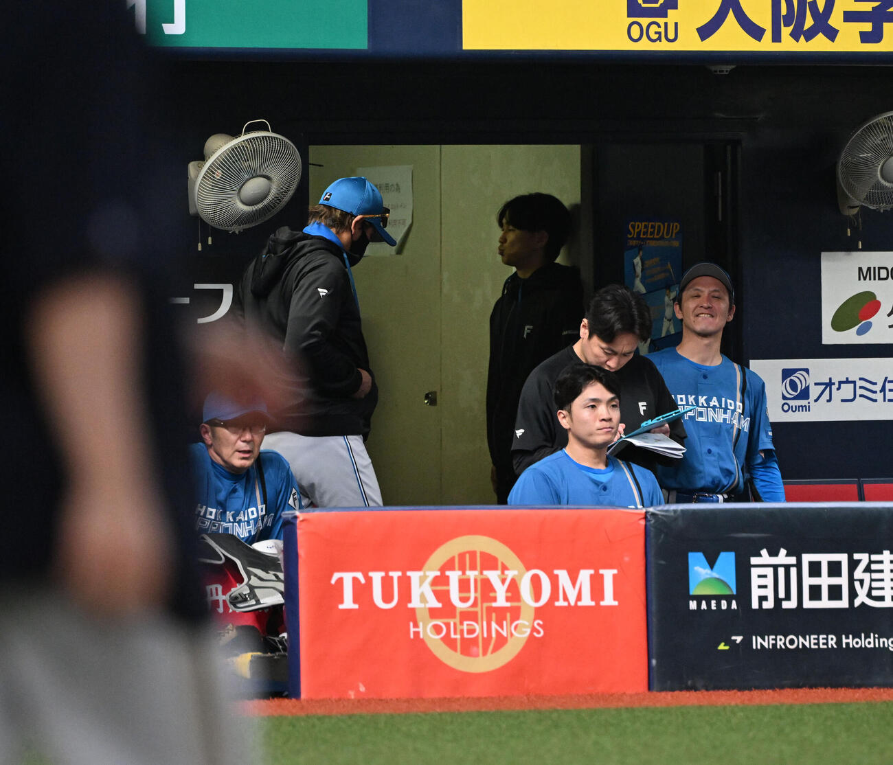オリックス対日本ハム　オリックスに敗れ引き揚げる新庄剛志監督（撮影・和賀正仁）