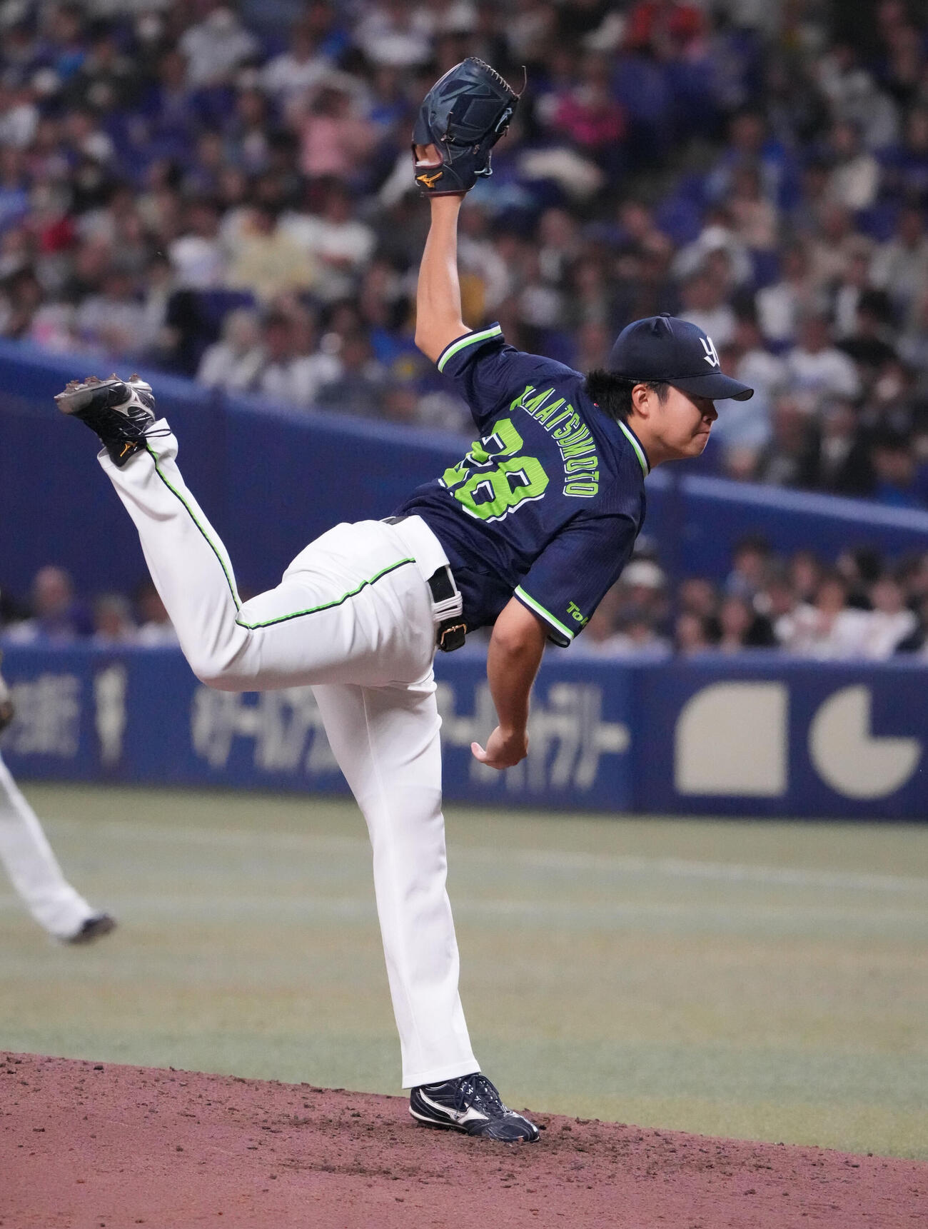 中日対ヤクルト　5回裏、力投するヤクルト先発の松本健吾（撮影・森本幸一）