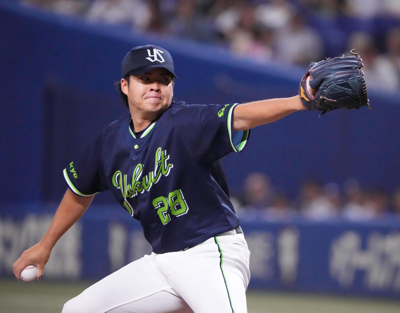 中日対ヤクルト　1回裏、登板するヤクルト先発の松本健吾（撮影・森本幸一）