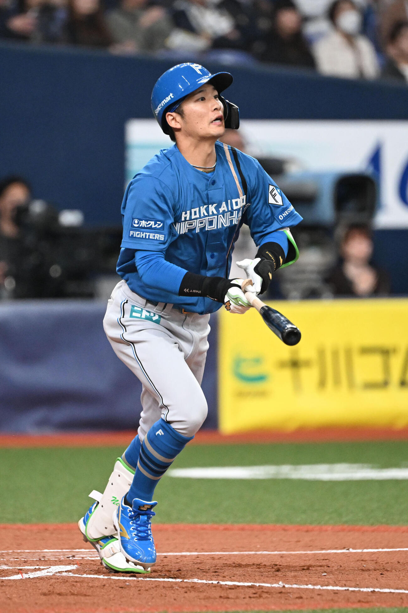 オリックス対日本ハム　2回表日本ハム無死一塁、右前打を放つ奈良間大己（撮影・和賀正仁）