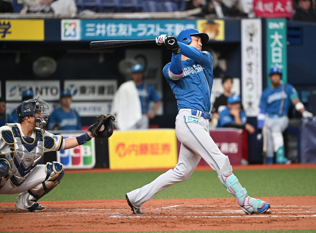 オリックス対日本ハム　2回表日本ハム1死一、三塁、空振り三振する浅間大基（撮影・和賀正仁）