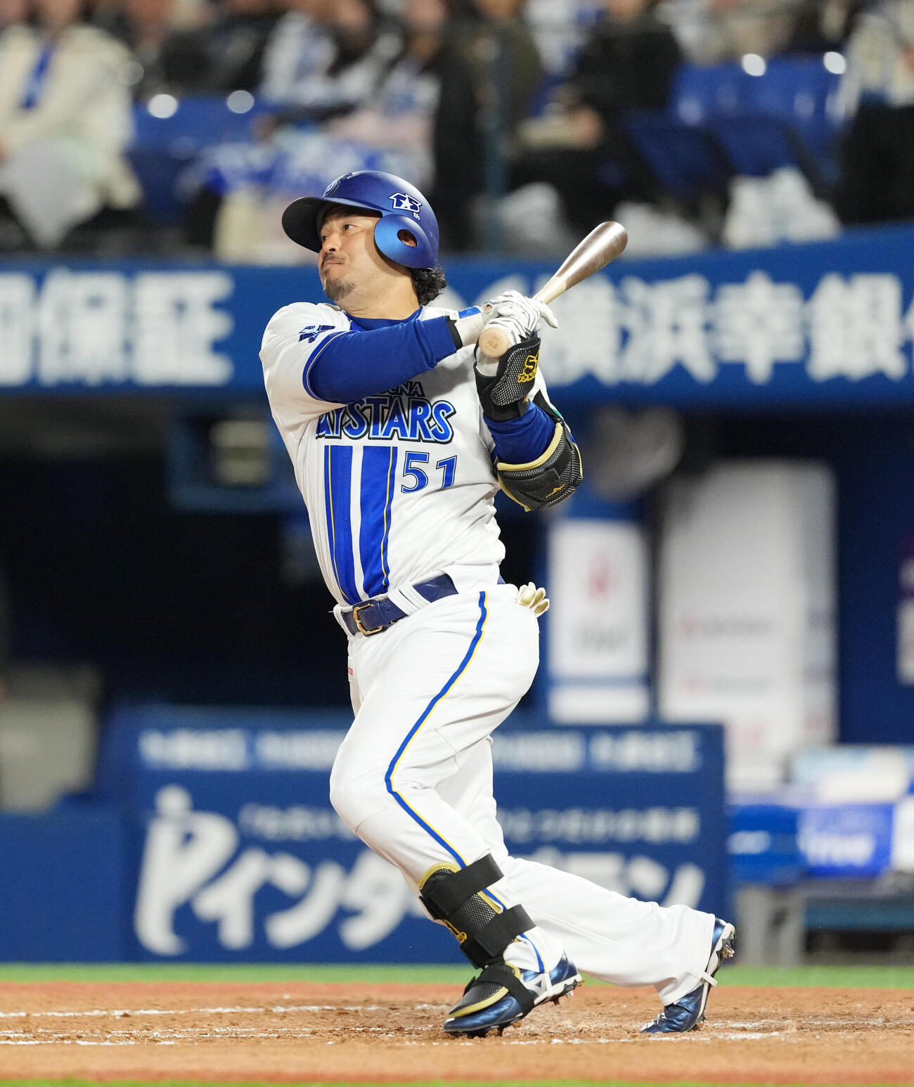 DeNA対巨人　4回裏DeNA無死、安打を放つ宮﨑敏郎（撮影・増田悦実）