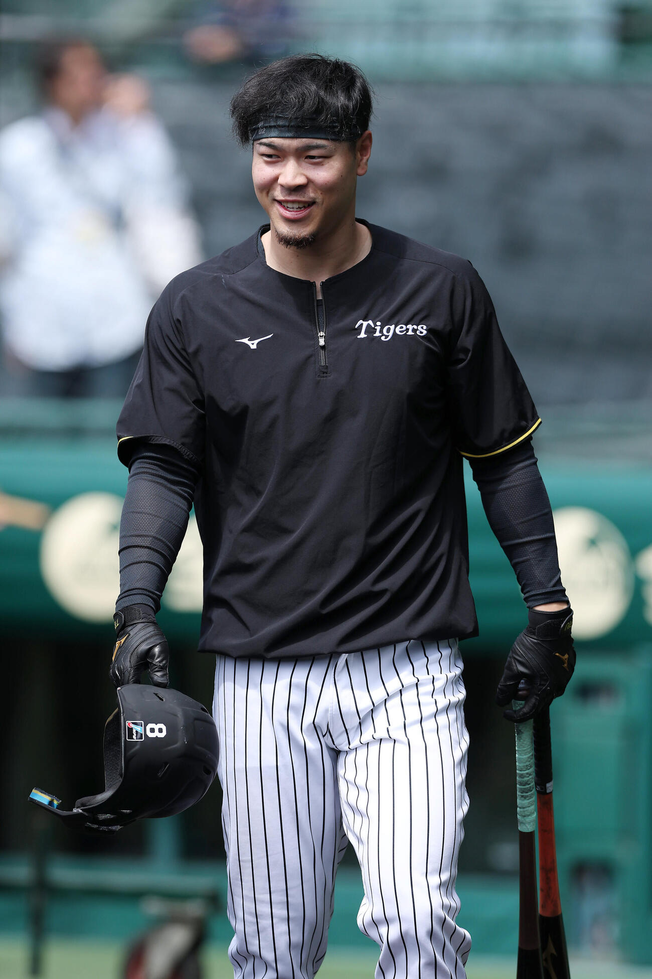 阪神対広島　試合前練習で笑顔を見せる阪神佐藤輝明（撮影・前田充）