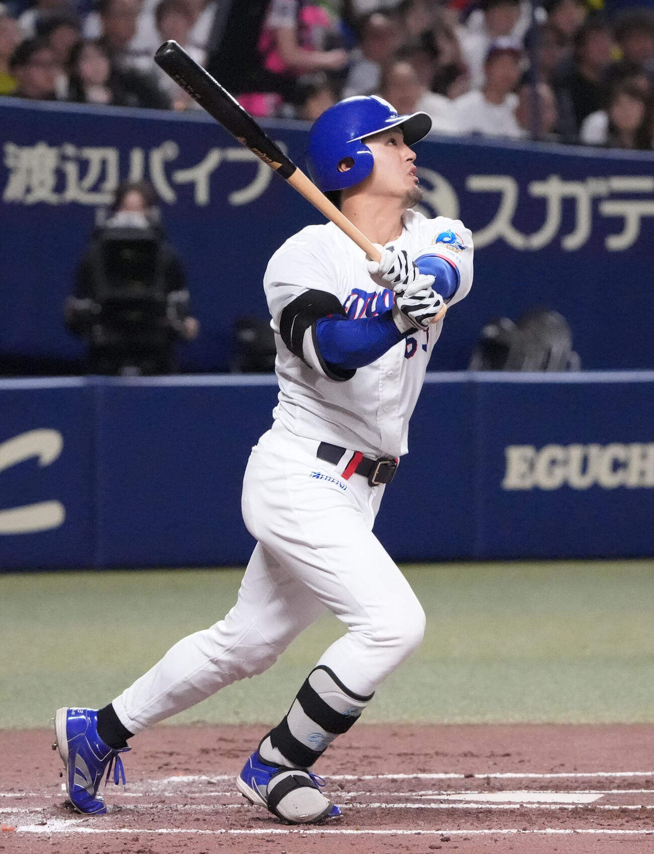 中日対ヤクルト　2回裏中日1死満塁、満塁本塁打を放つ板山祐太郎（撮影・森本幸一）