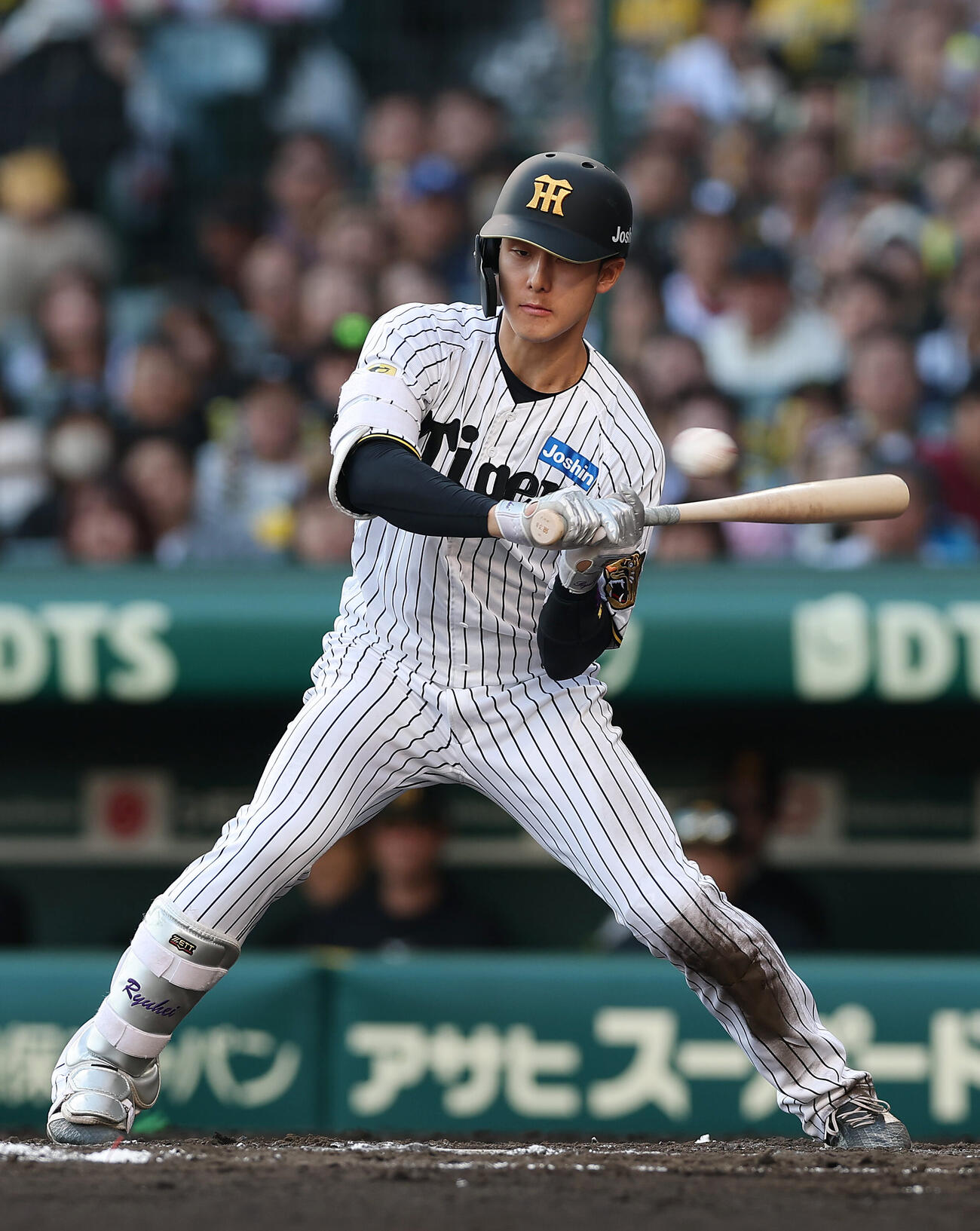 阪神対広島　8回裏阪神2死満塁、押し出し四球を選ぶ小幡竜平（撮影・前田充）