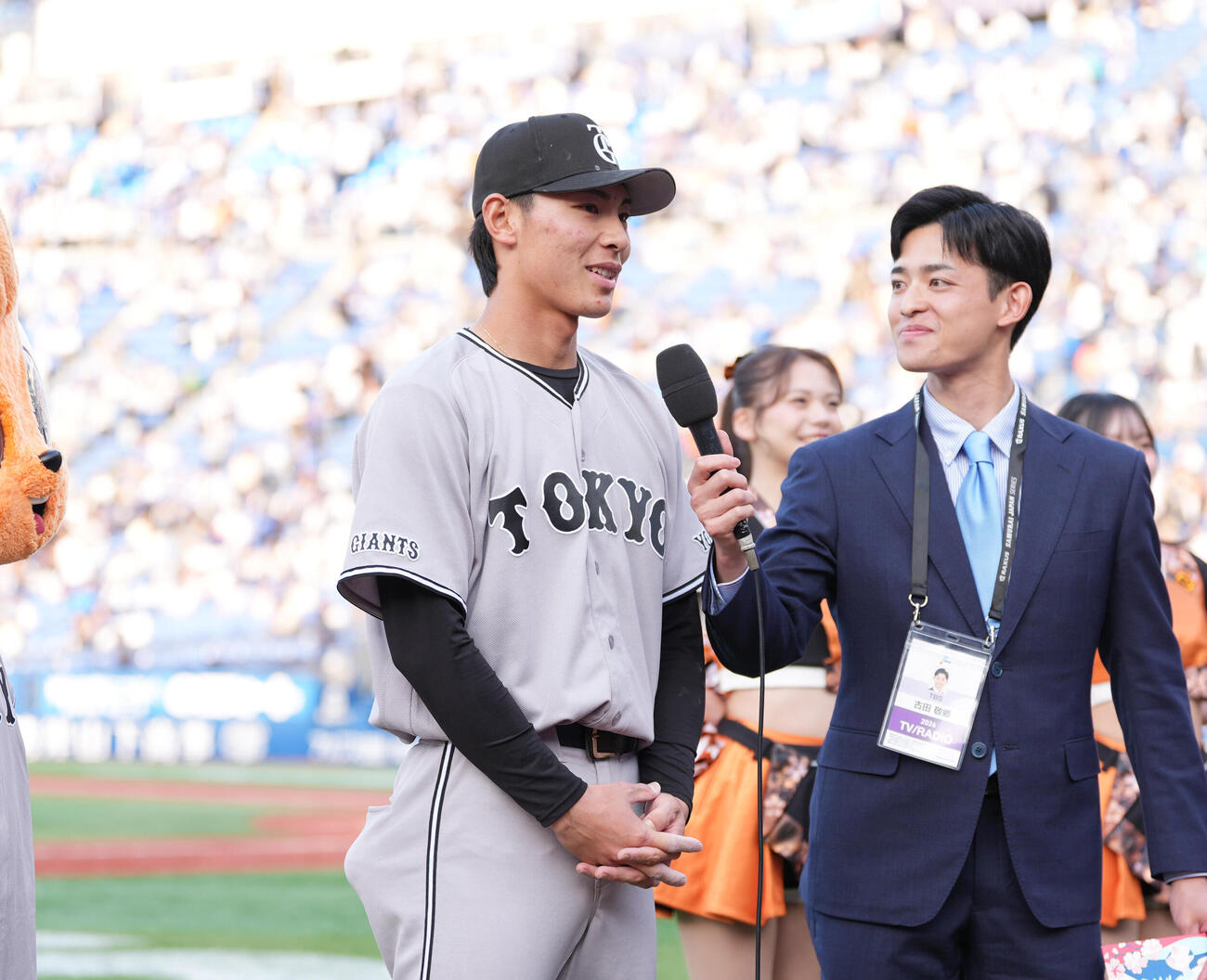 DeNA対巨人　ヒーローインタビューを受ける巨人平山功太（撮影・増田悦実）