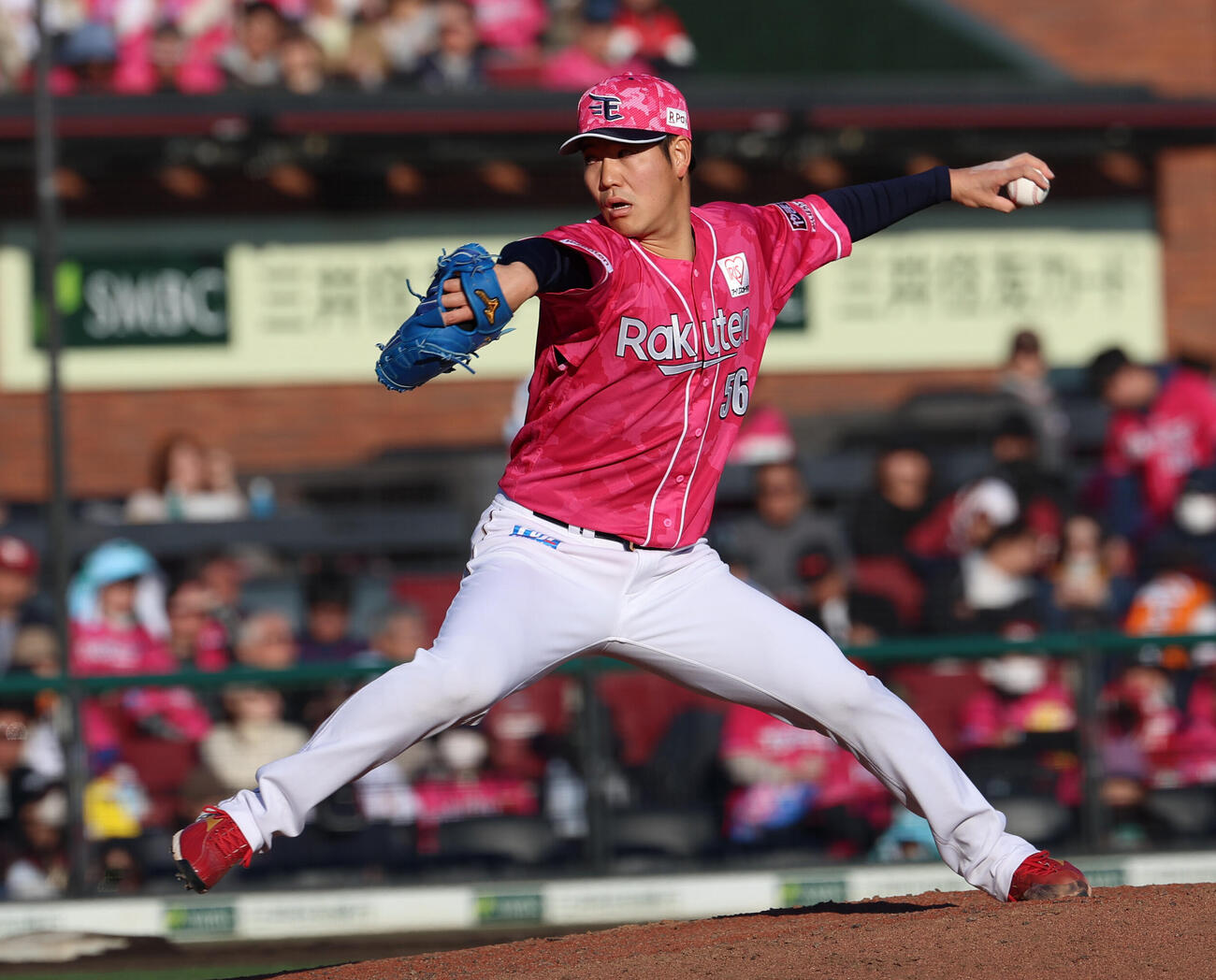楽天対西武　楽天4番手鈴木翔天（撮影・水谷安孝）