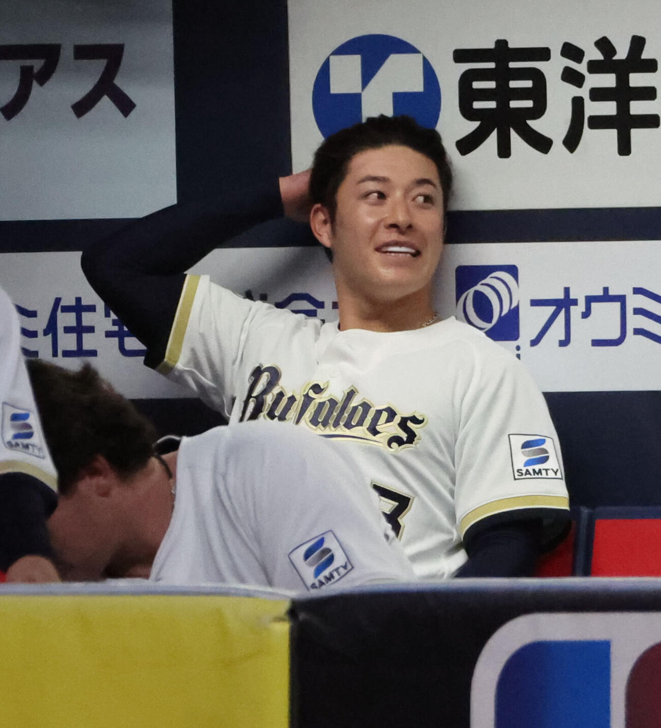 オリックス対日本ハム　7回のピンチに登板したオリックス4番手の吉田輝星はベンチに戻って安堵の表情を見せる（撮影・西尾就之）