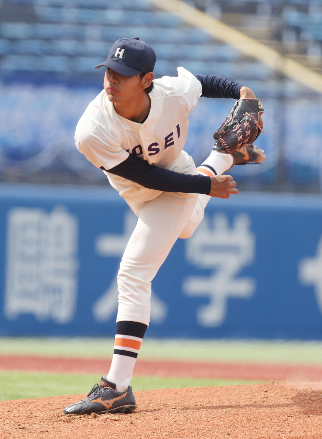 法大対早大　先発した法大・助川太志（撮影・柴田隆二）