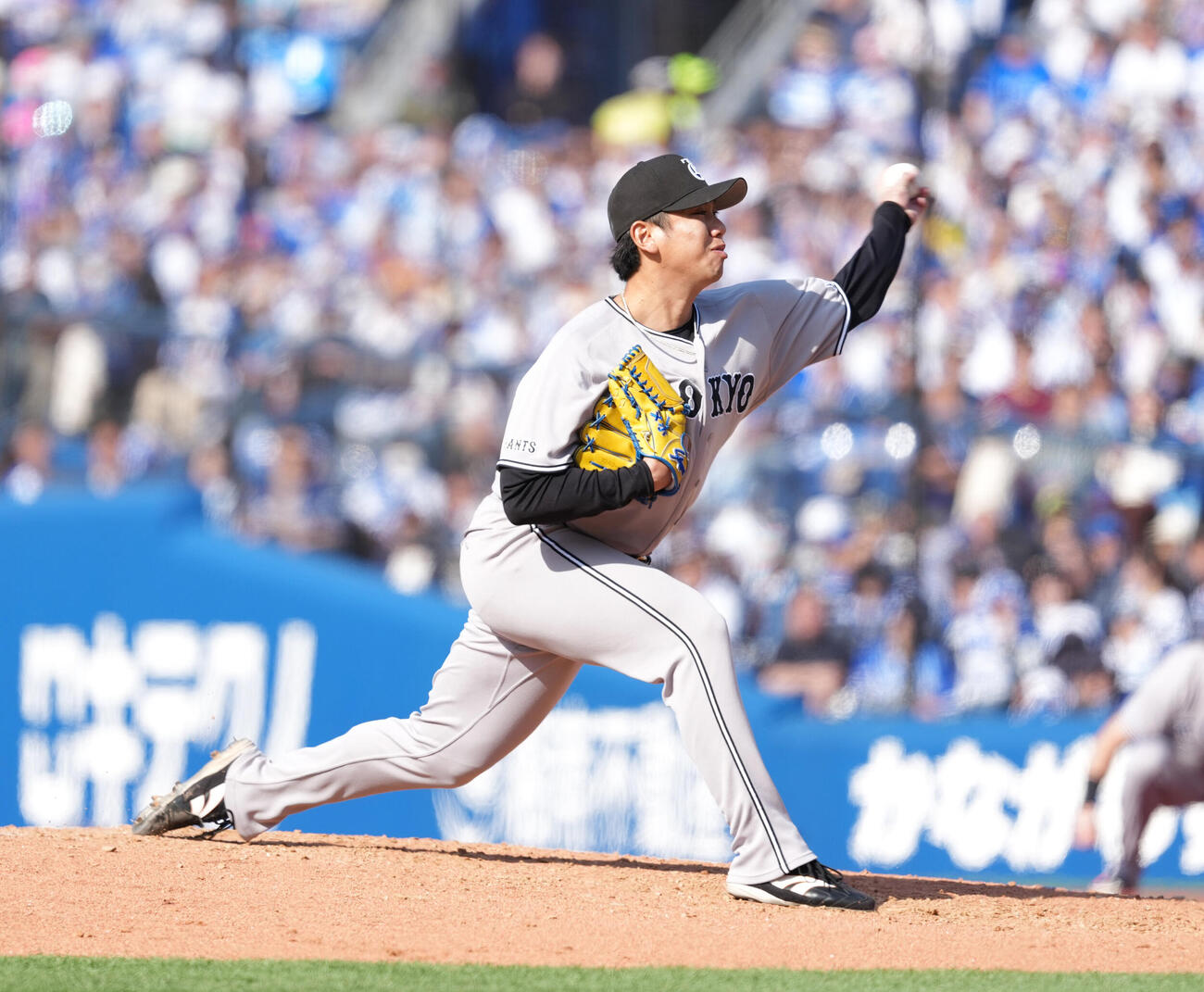 DeNA対巨人　巨人2番手で登板し力投する又木鉄平（撮影・増田悦実）