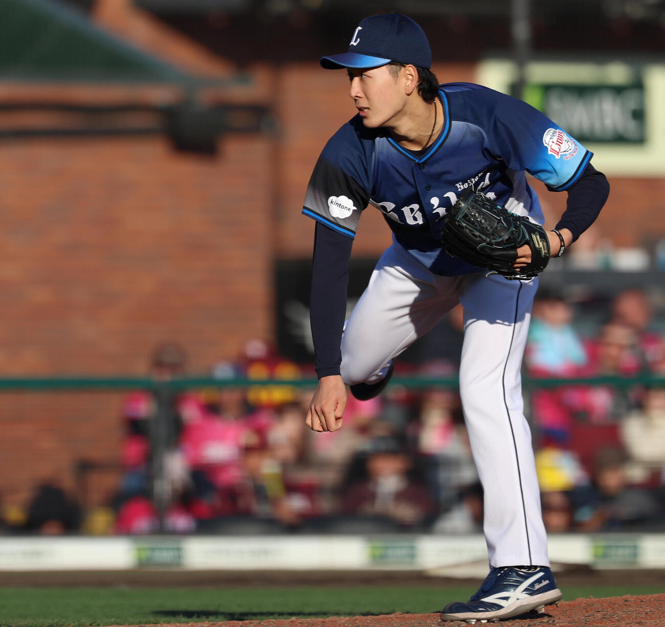 楽天対西武　西武4番手で登板しプロ初勝利を挙げた篠原響（撮影・水谷安孝）..