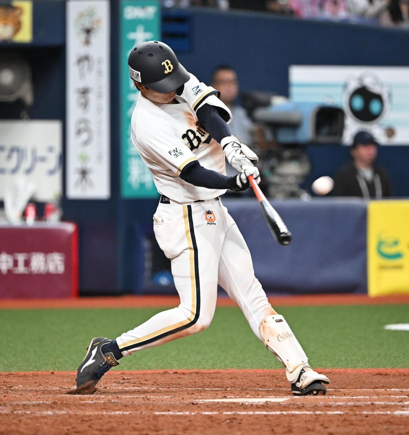 オリックス対日本ハム　5回裏オリックス2死一、二塁、中越え適時二塁打を放つ太田椋（撮影・和賀正仁）