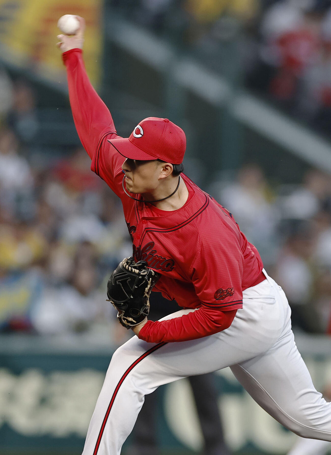 11回から登板し好投した広島斉藤汰（共同）