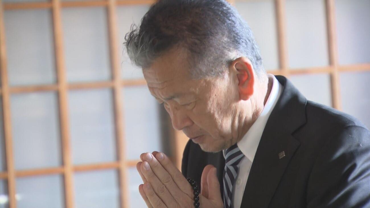 開幕前に大社初代オーナーの墓参りをした小村球団社長（本人提供）
