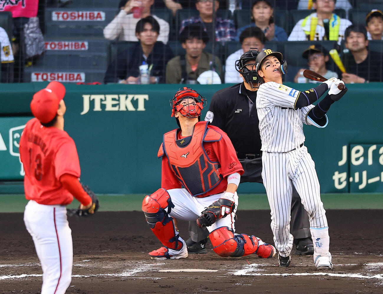 阪神対広島　10回裏阪神1死、梅野隆太郎は遊飛に倒れる（撮影・上田博志）
