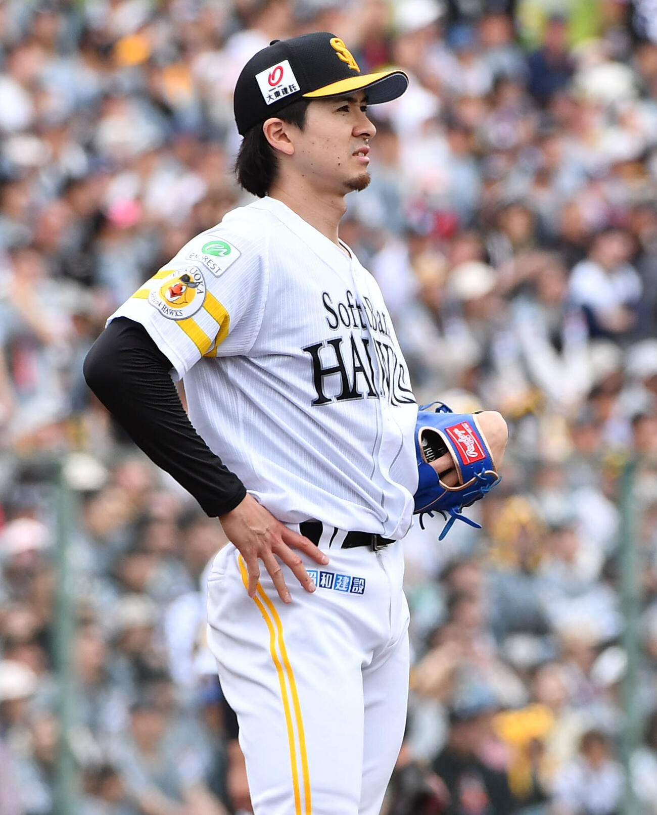 ソフトバンク対ロッテ　2回表ロッテ2死一、二塁、佐藤都志也に先制の右越え3点本塁打を打たれ、厳しい表情を見せる上沢直之（撮影・岩下翔太）