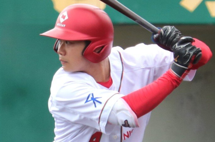 第76回JABA京都大会　準決勝・日本生命対ENEOS 2回表に先頭で中前打を放った日本生命1番藤原夏暉内野手（22＝青学大）。初回表では初球をとらえ、先頭打者アーチとなる右越えソロをマーク（撮影・中島麗）